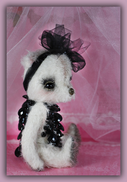 'Delphine Noirbling' a Beaded Body Bear