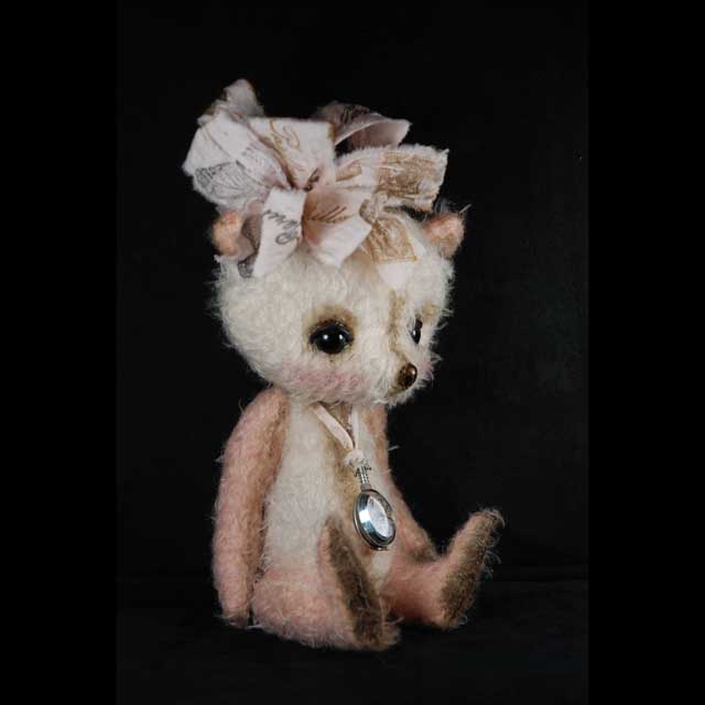 Gala Guavakiss - a Parisian Shabby Bear