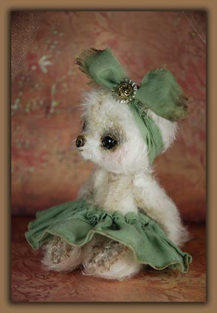 'Giselle Lovelight' a Wee Lady-Bear