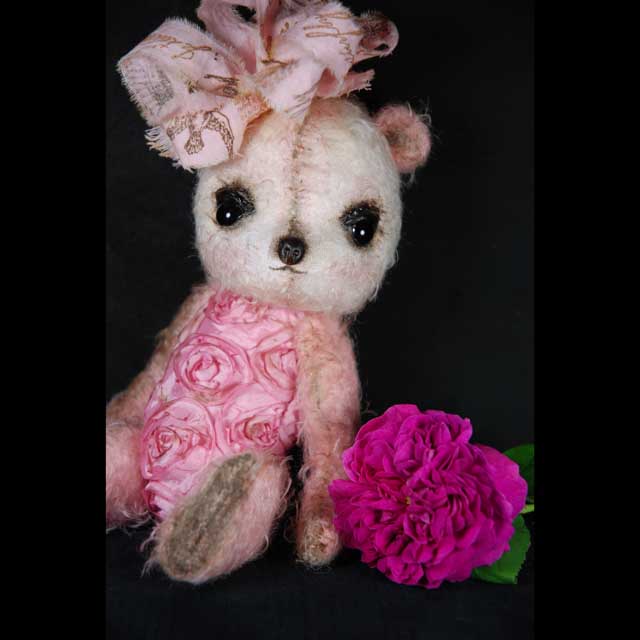 Jillyjewel Roseraie a Paris Rose Garden Bear