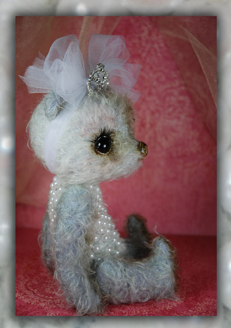 'Perles Sweetélégance' a Pearlescent bear